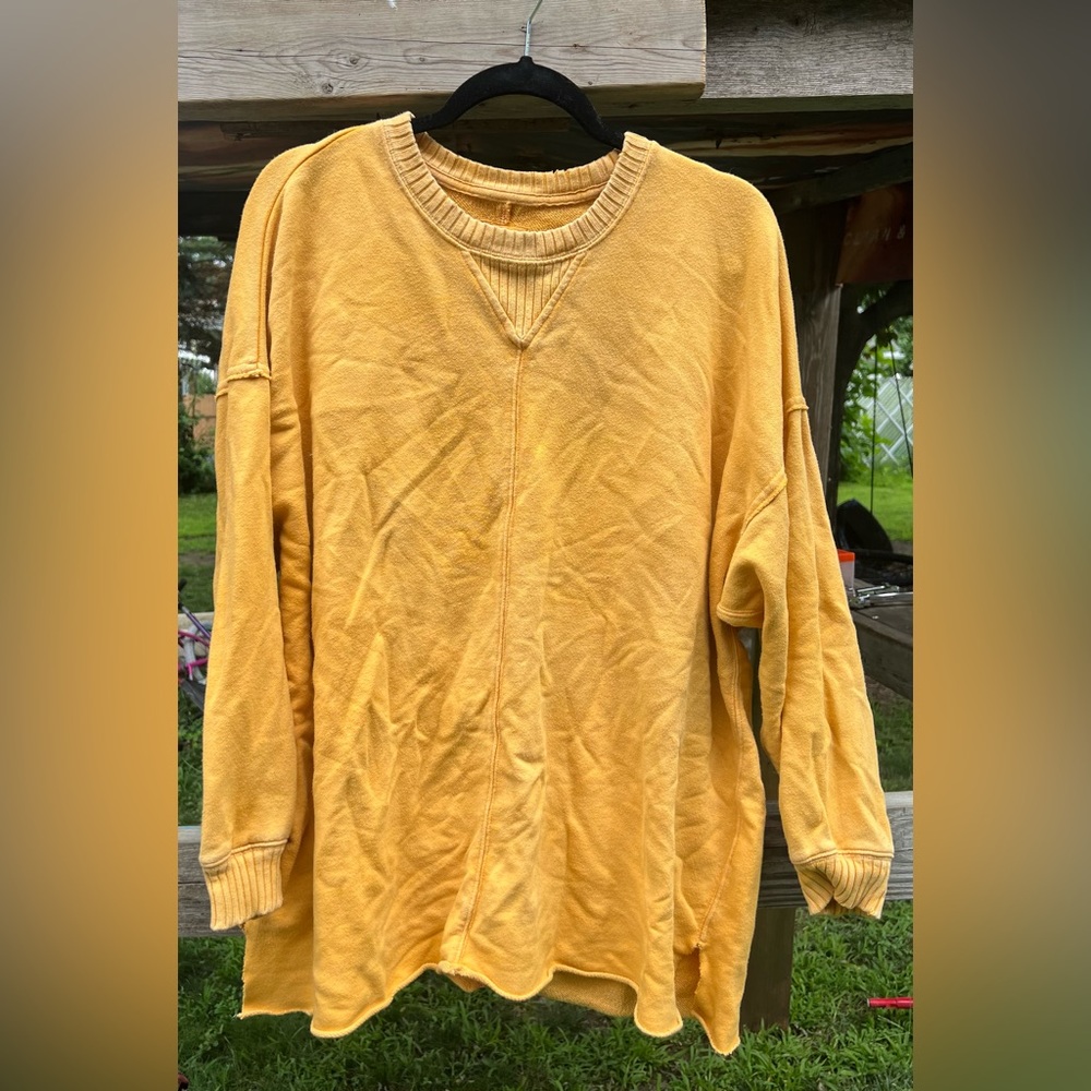 Mustard sweatshirt